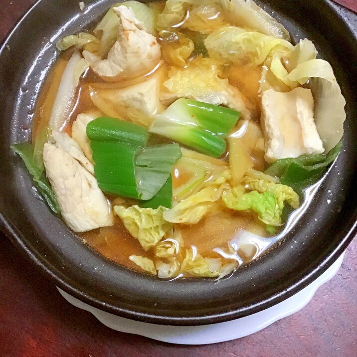 マグロと野菜のピリ辛湯豆腐鍋。
